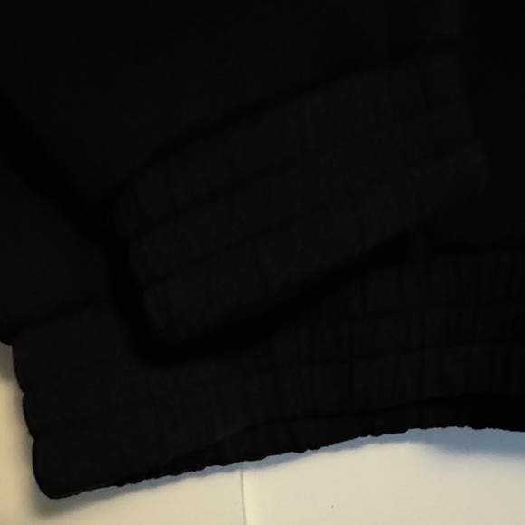 Leze the Label V-Neck Sweatshirt NWOT - Picture 3 of 5